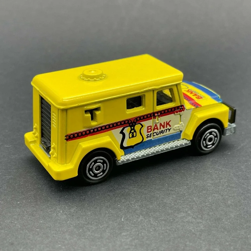 Majorette Armored Bank Security Armored Car Delivery Truck Graphics Diecast 1/57